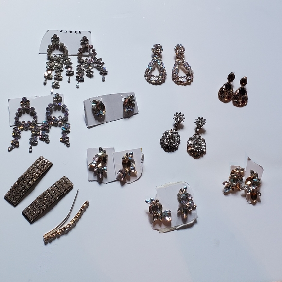Bundle of costume diamond earings - Picture 1 of 11